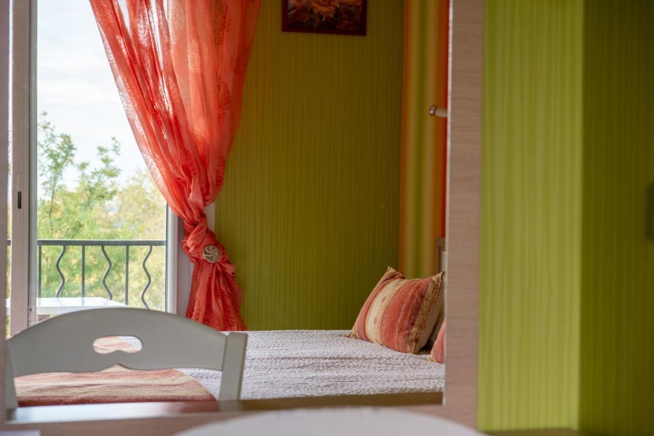 Hotel Aux Tauzins Montfort-en-Chalosse Exteriér fotografie